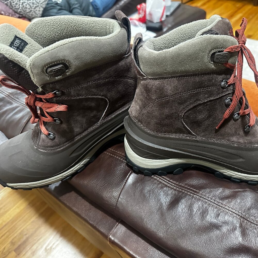 Men's Northface Boots size 12 Brown Suede Waterproof and lined inside